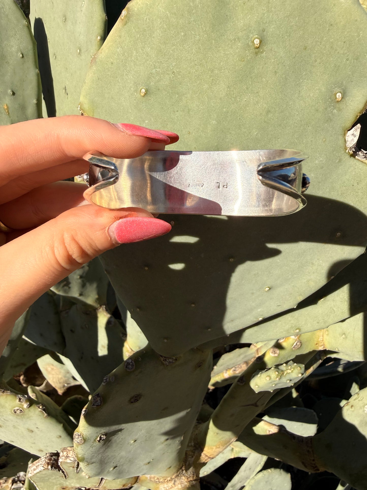 Shadow box cluster cuff