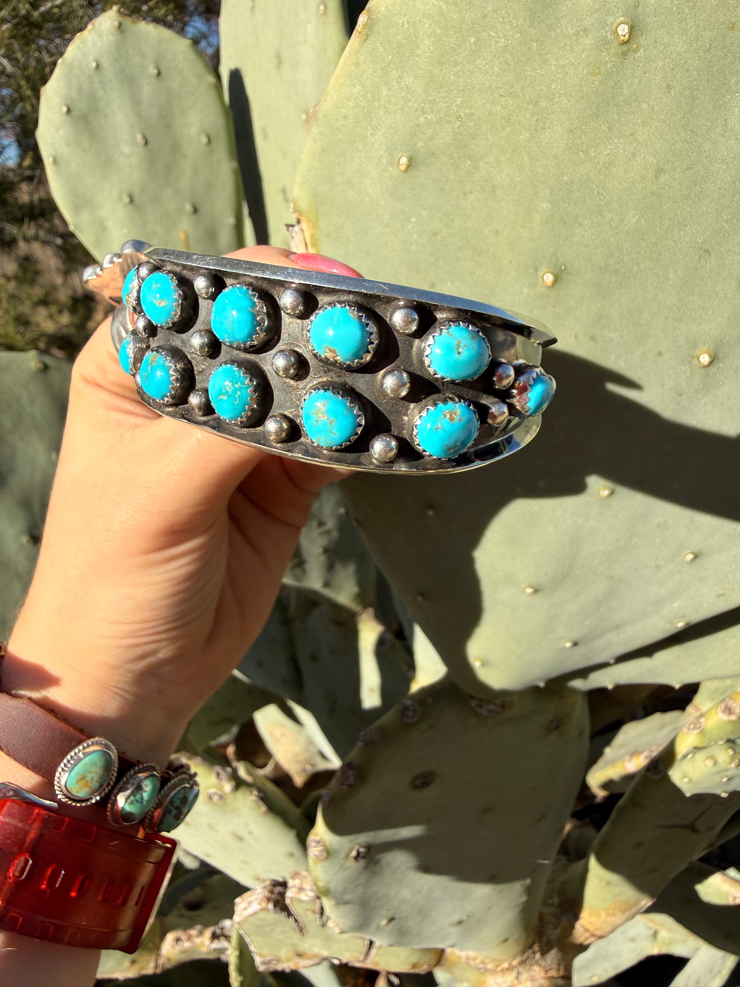 Shadow box cluster cuff