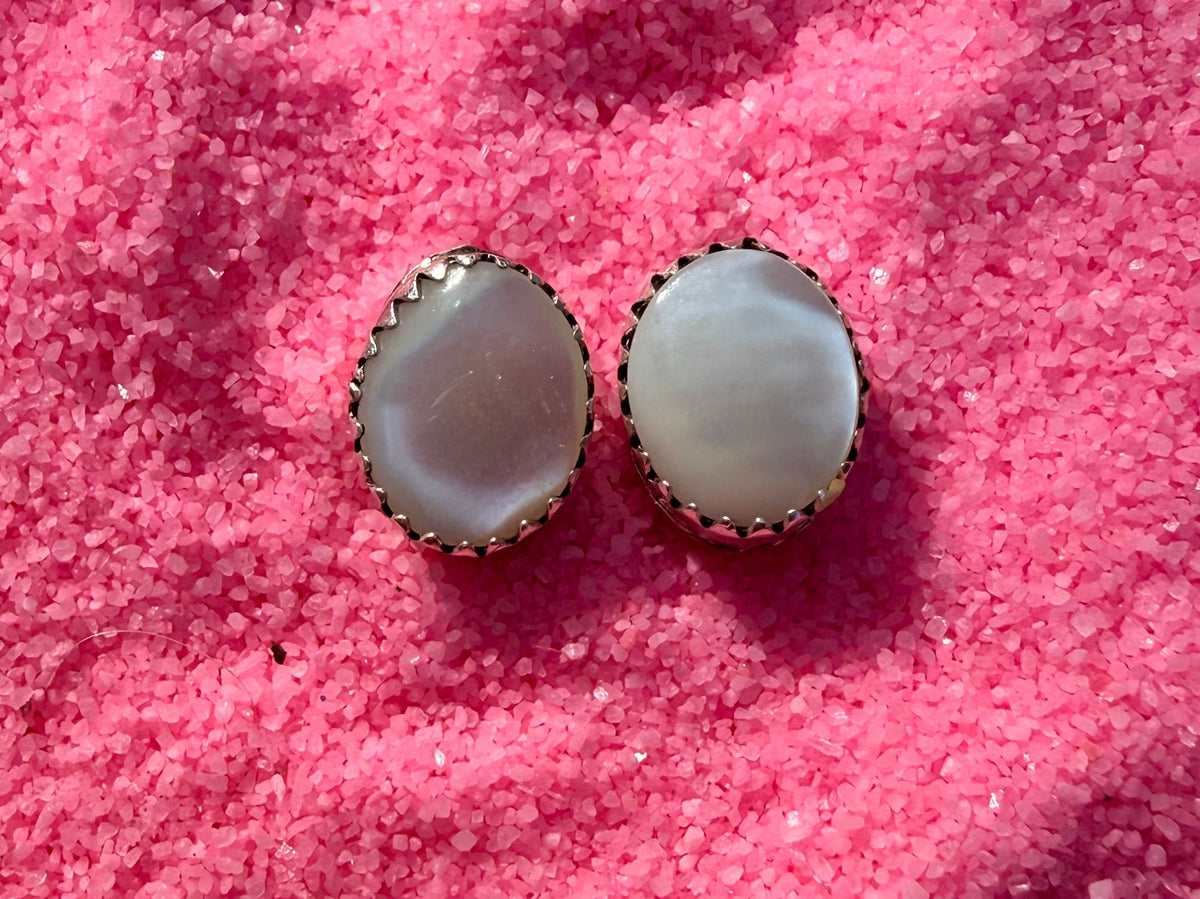 Mother of Pearl Stud earrings